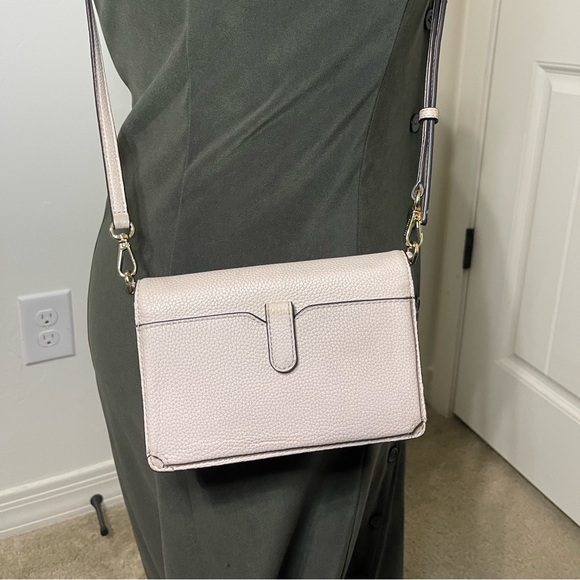 Light pink Michael Kors phone holding crossbody bag - Picture 2 of 16